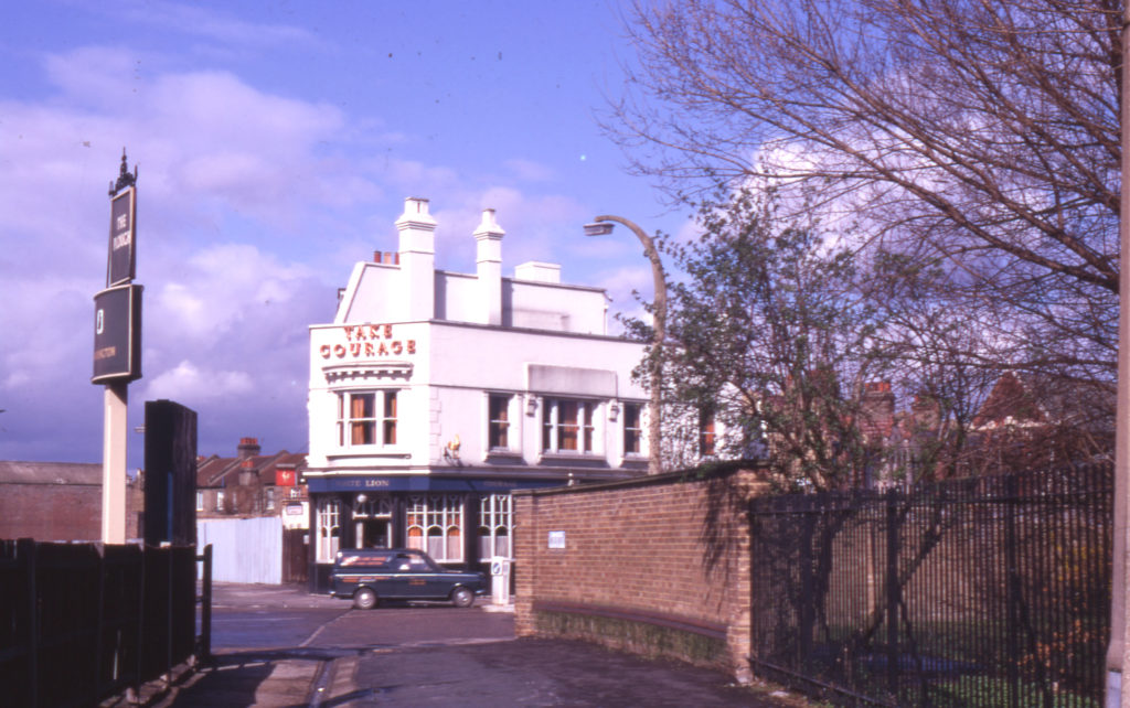Mead Path, Colliers Wood, London SW19. Mitchamingemerke. Looking across Plough Lane towards the White Lion and Summerstown (Tooting SW17). Sign of the Plough on left.