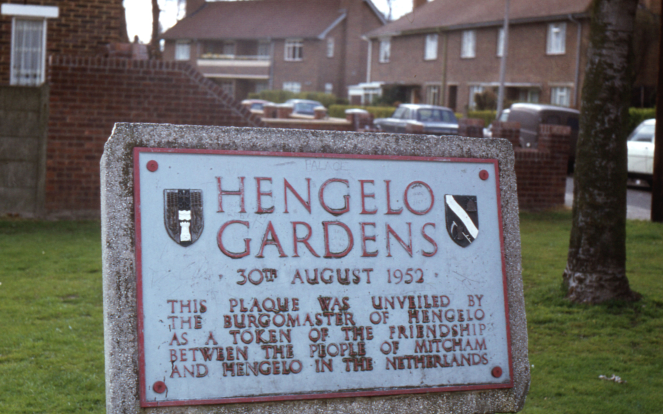 Plaque at Hengelo Gardens, Mitcham, Surrey CR4. Plaque unveiled 30 August 1952 by the Burgomaster of Hengelo (The Netherlands). 