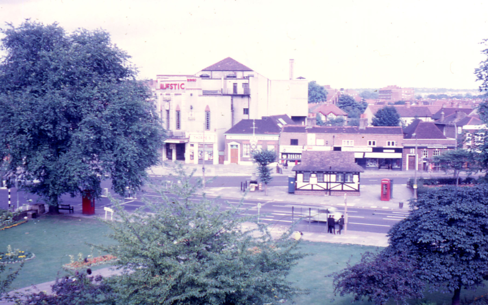 Fair Green, Mitcham, Surrey CR4. 