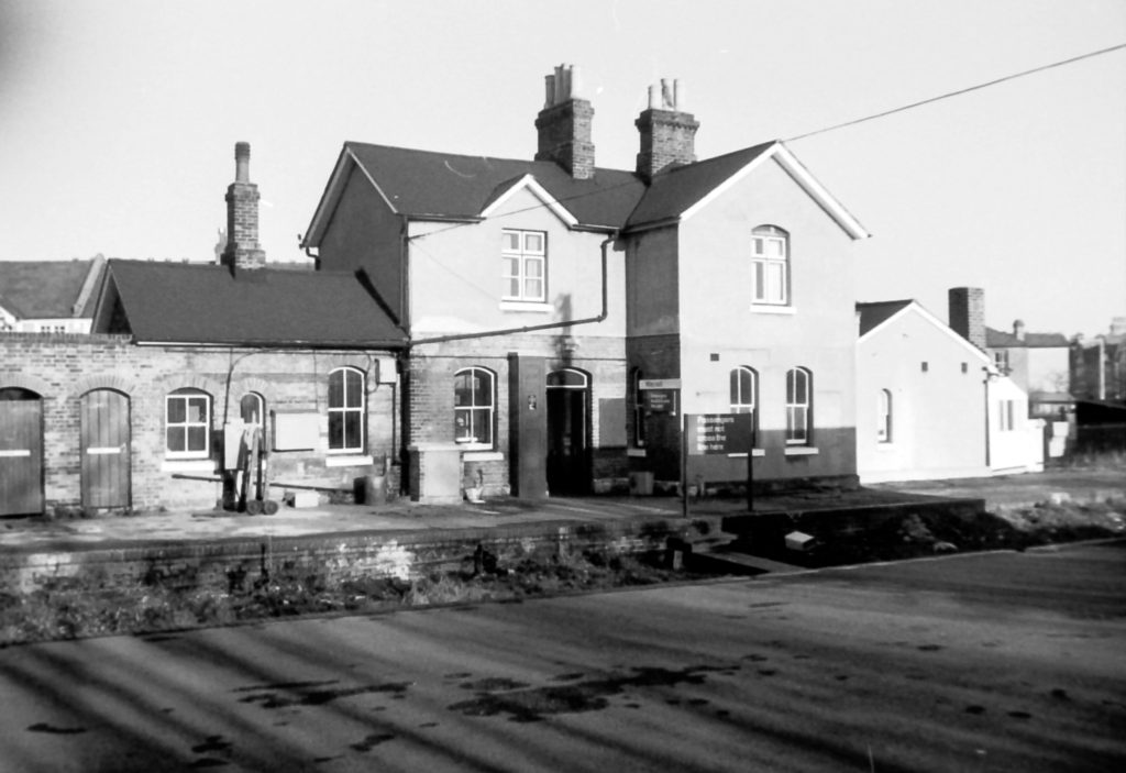 Merton Park station (1972) WJR