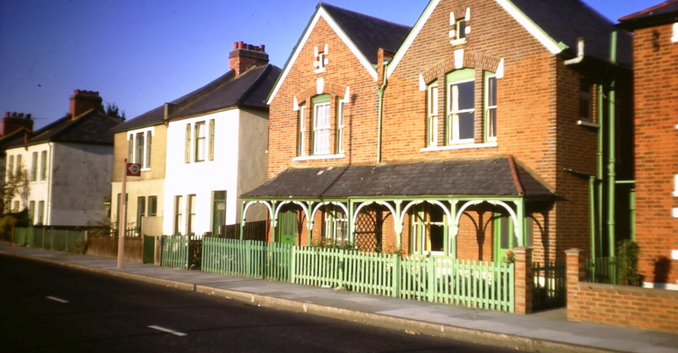 mhs_wjr_93_31 – 192-206 Grand Drive SW20 (10-1971)