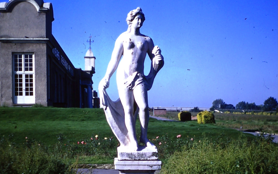 mhs-wjr-77-11 Carters Seeds statue (1968)