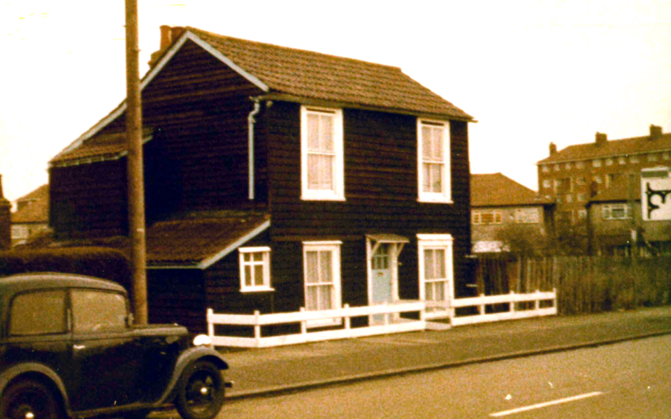 mhs-ra-604 30 Tamworth Lane c1979-80 – cottage c1810 modernised 1930s + later windows and front door