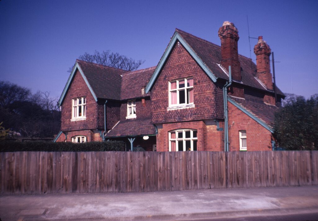 London Road, Morden - Morden Park Cottages